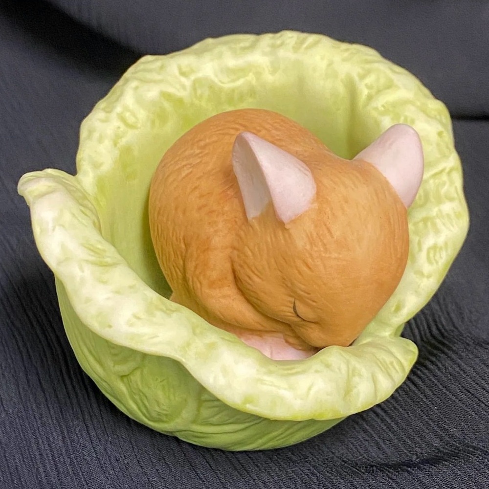 Franklin Mint Woodland Surprises Rabbit  Sleeping in a Cabbage Leaf Vintage 1984